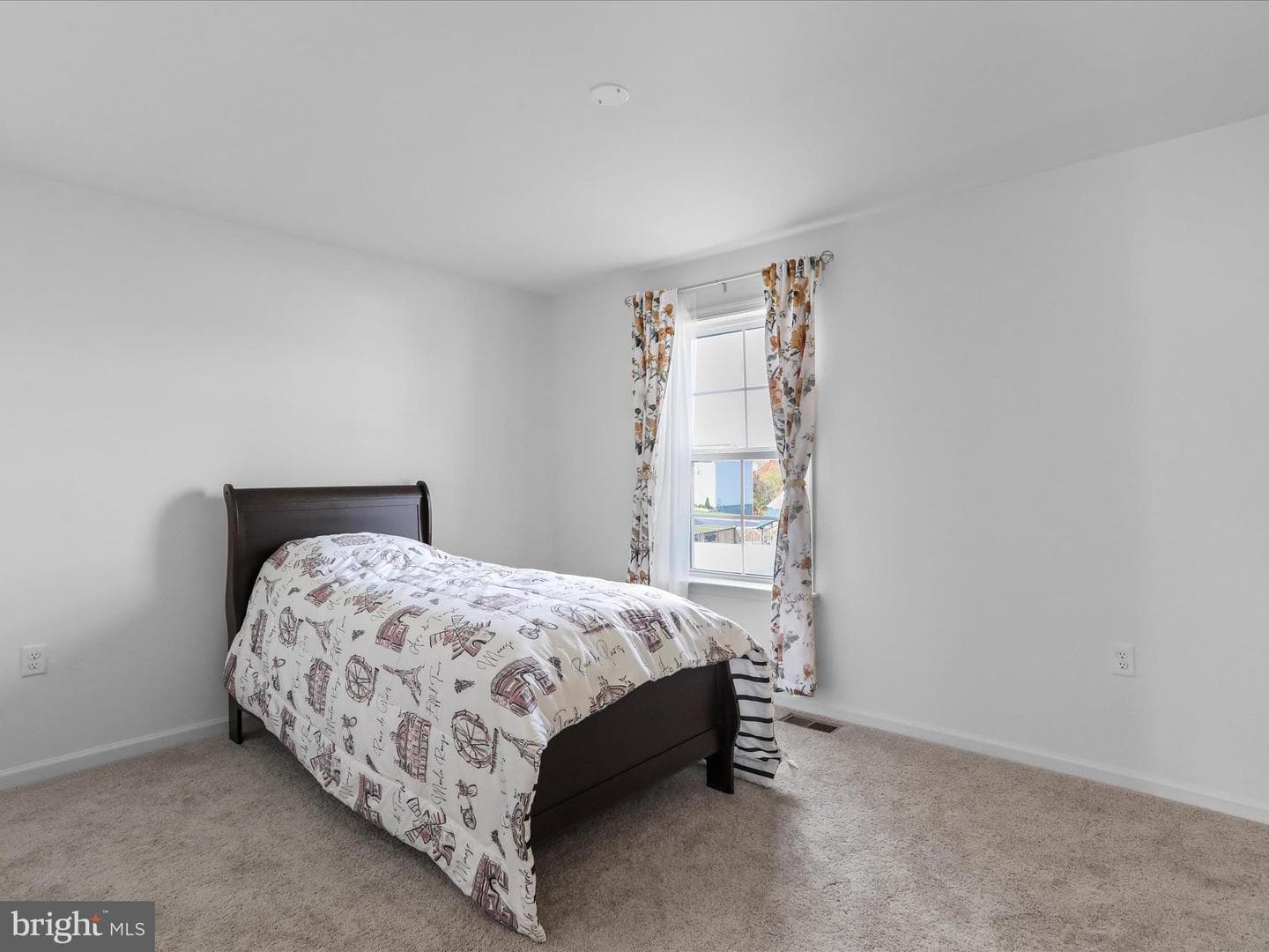 430 Eurasian Drive photo 16