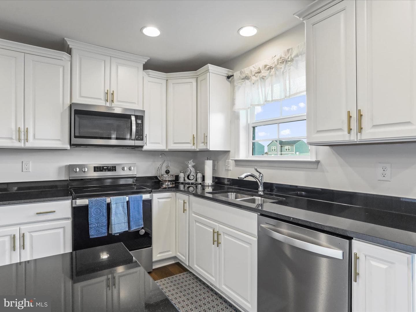 430 Eurasian Drive photo 6