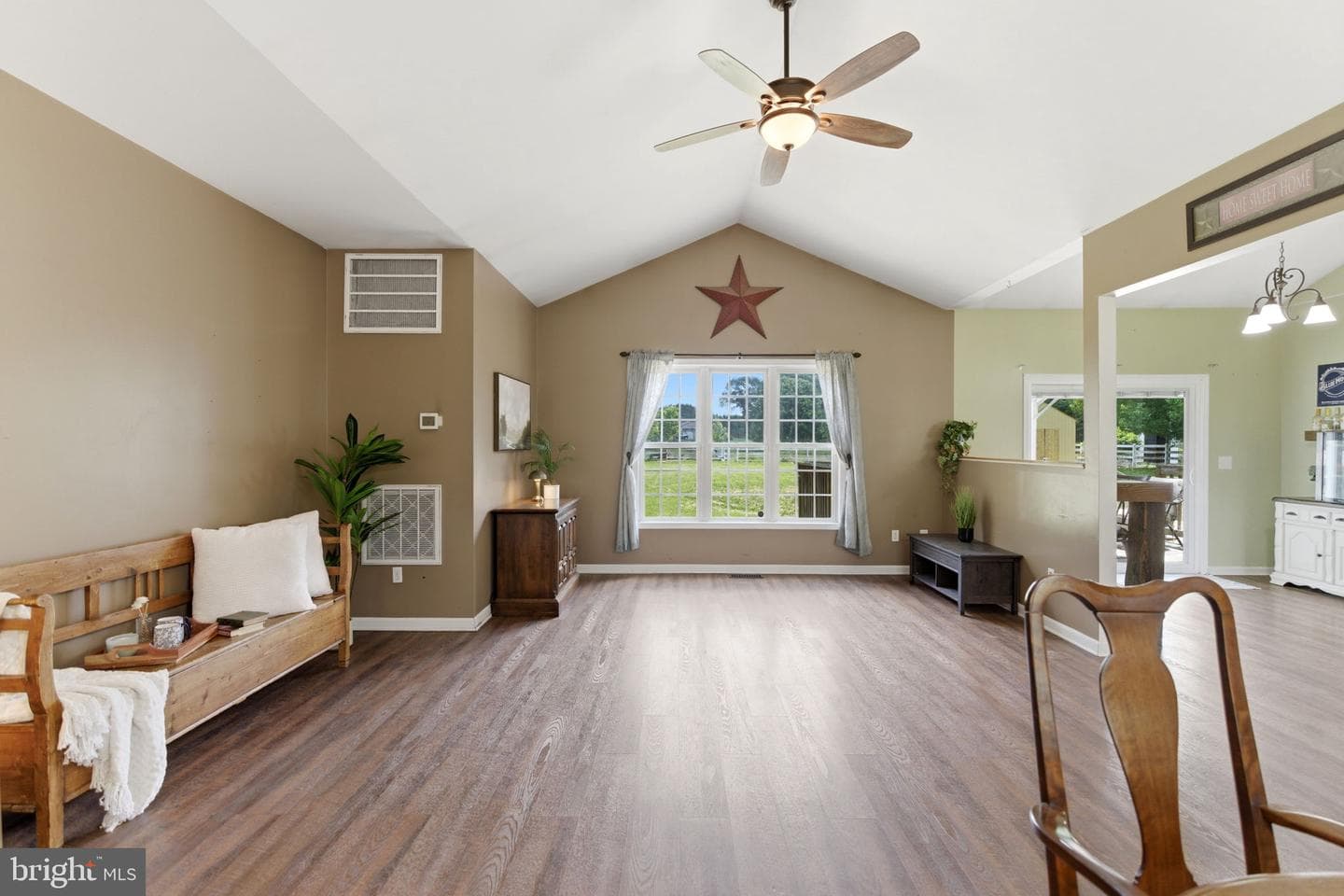 100 Capricorn Drive photo 14