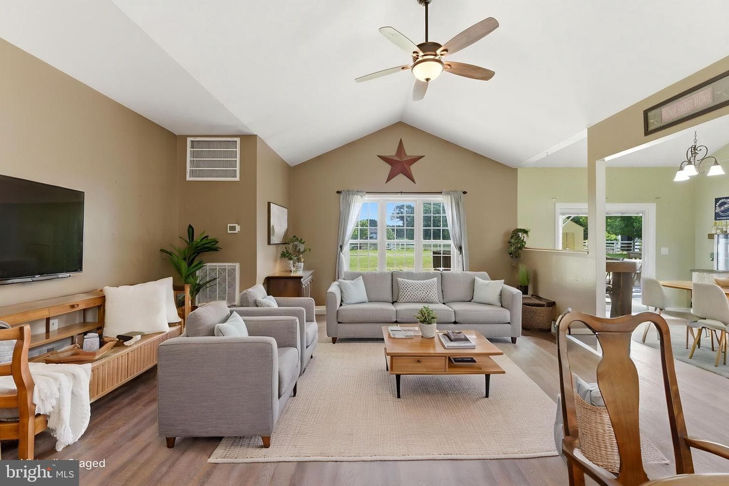 100 Capricorn Drive photo 15