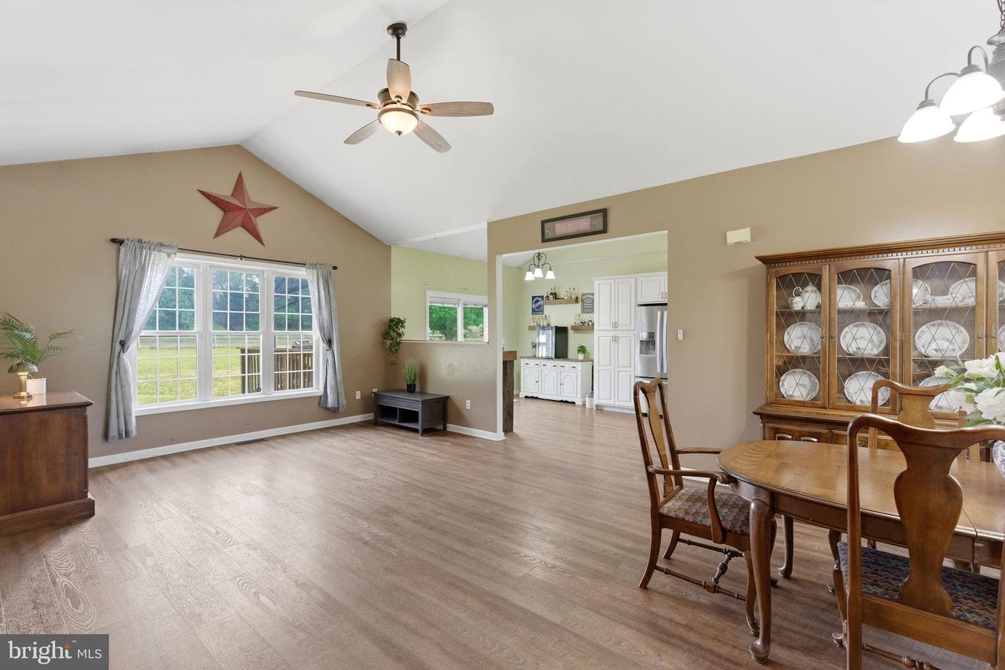 100 Capricorn Drive photo 16