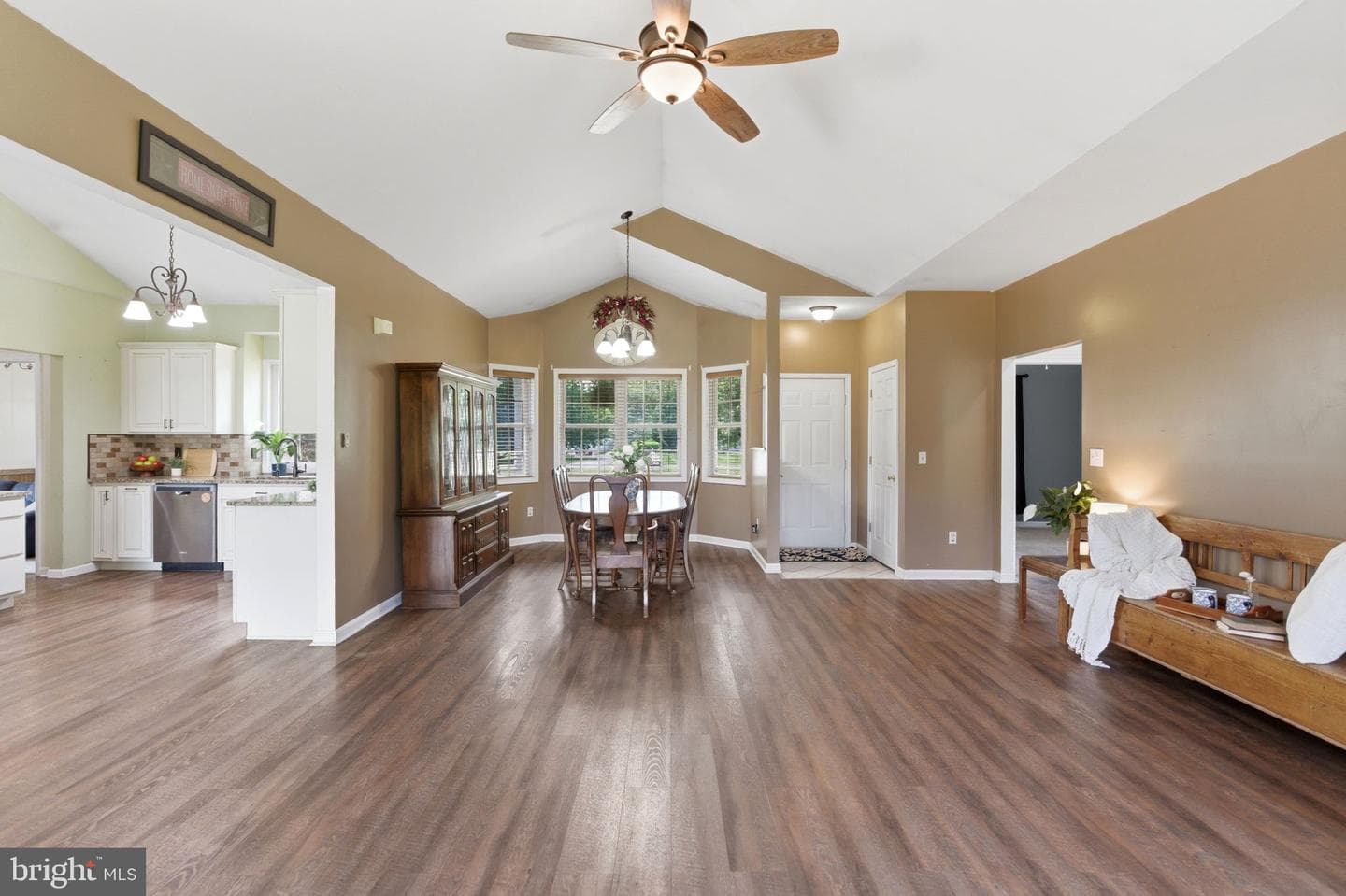 100 Capricorn Drive photo 17