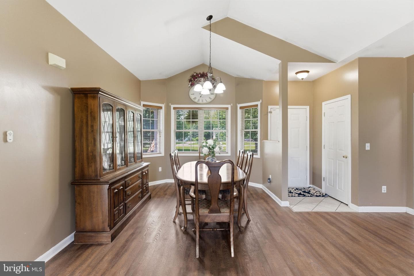 100 Capricorn Drive photo 20