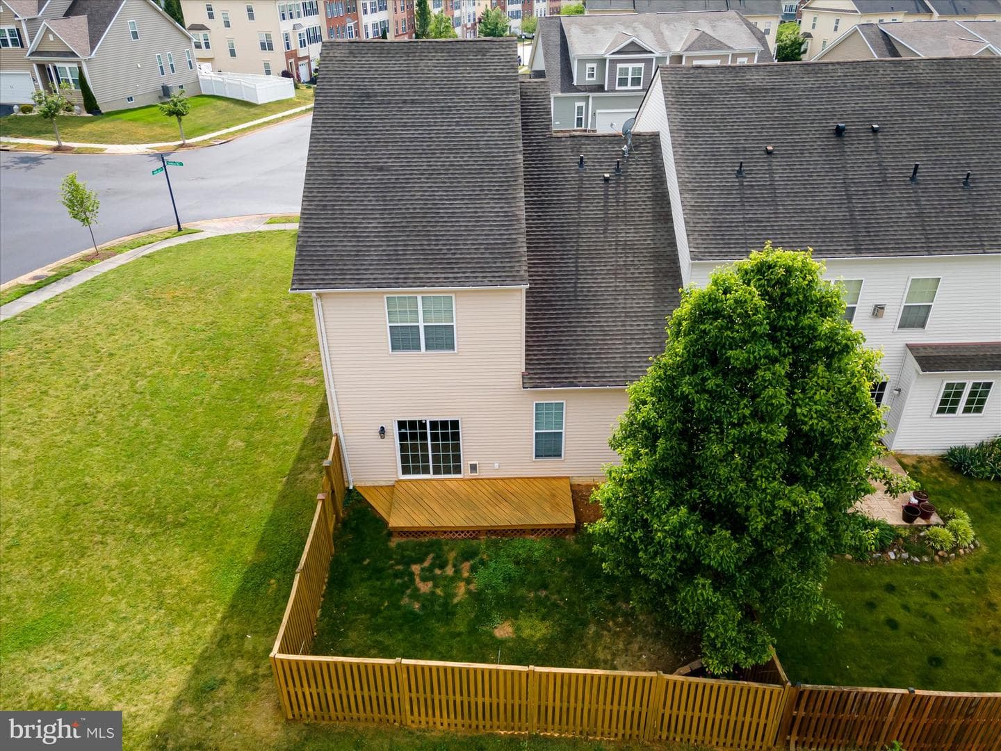 129 Strathmore Way E photo 36