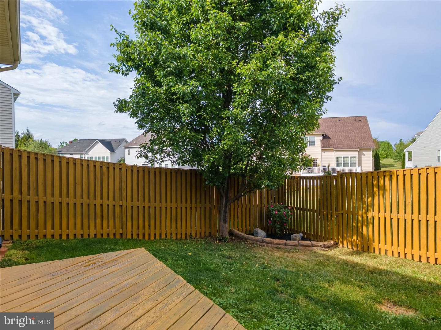 129 Strathmore Way E photo 37