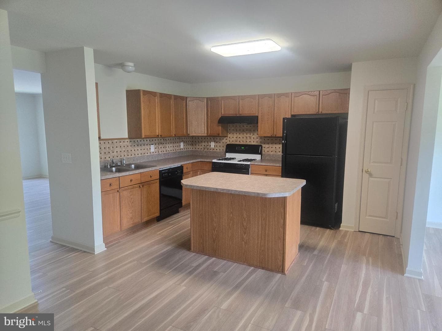 816 Marquette Drive photo 9