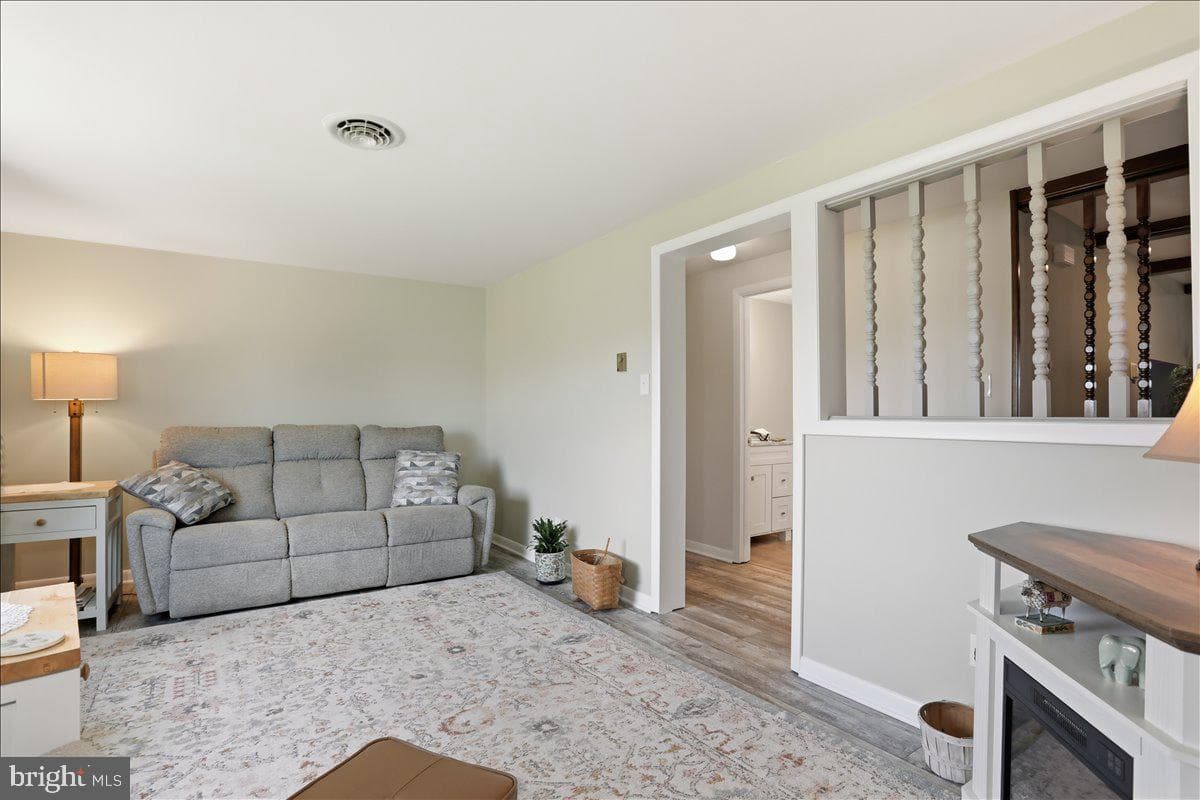 15 Sylvia Court photo 21