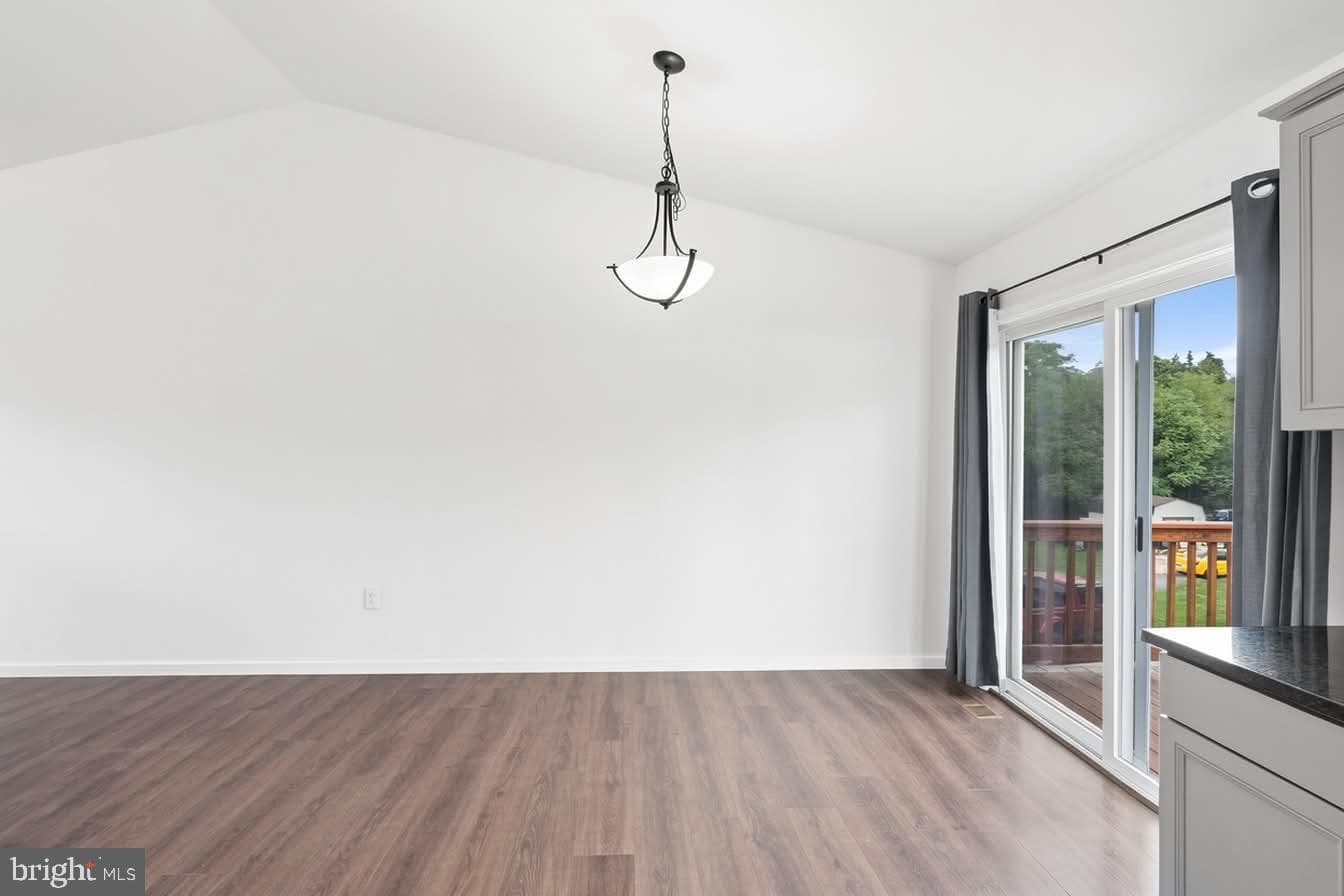 6935 Winchester Avenue photo 13