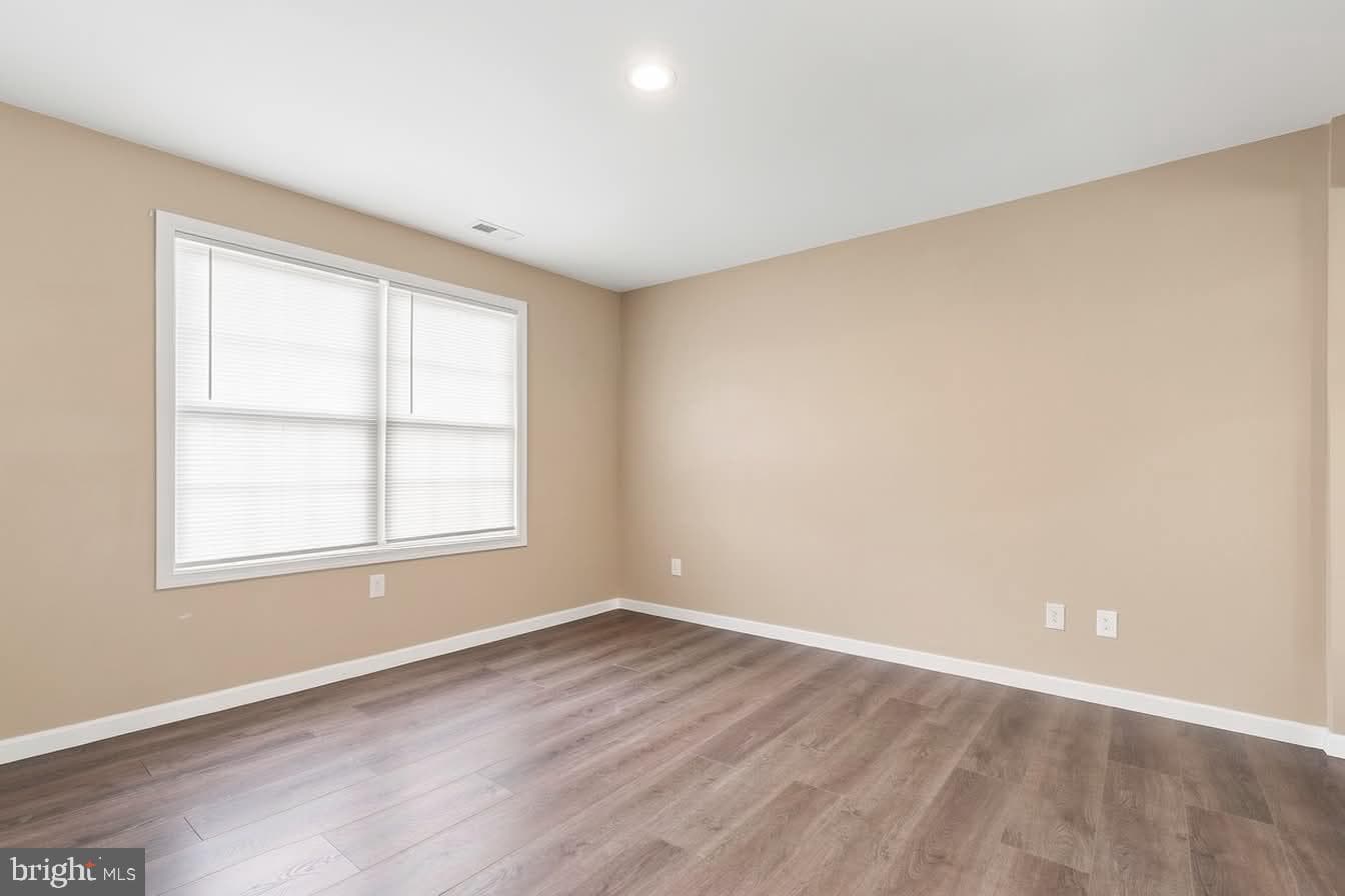 6935 Winchester Avenue photo 28