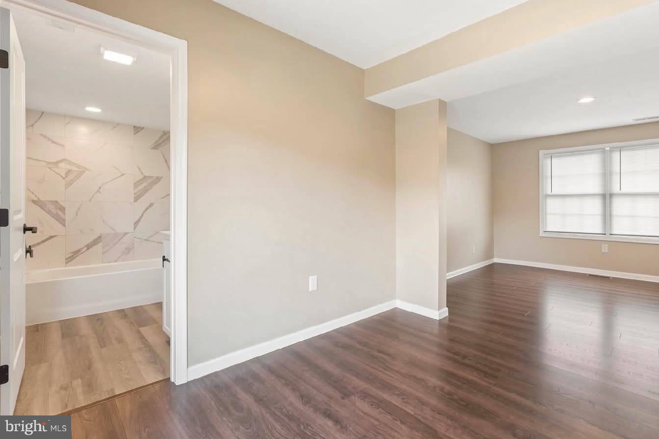 6935 Winchester Avenue photo 29