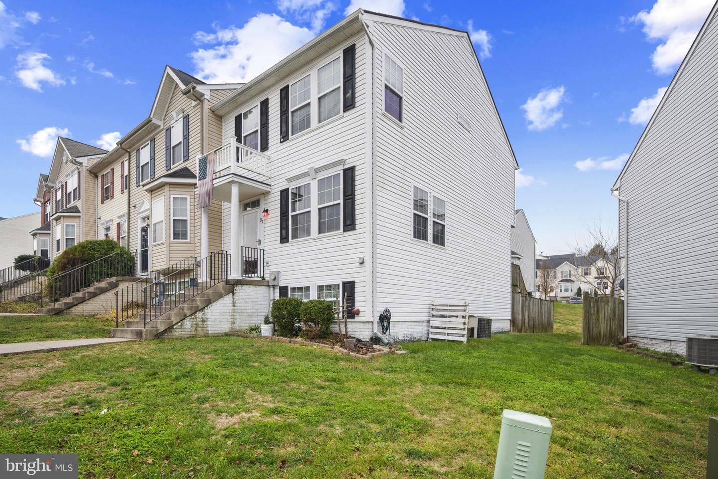 27 Litchfield Lane W photo 3