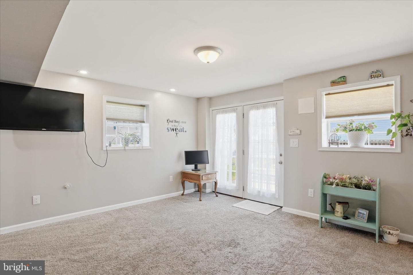 302 Dickenson Drive photo 32