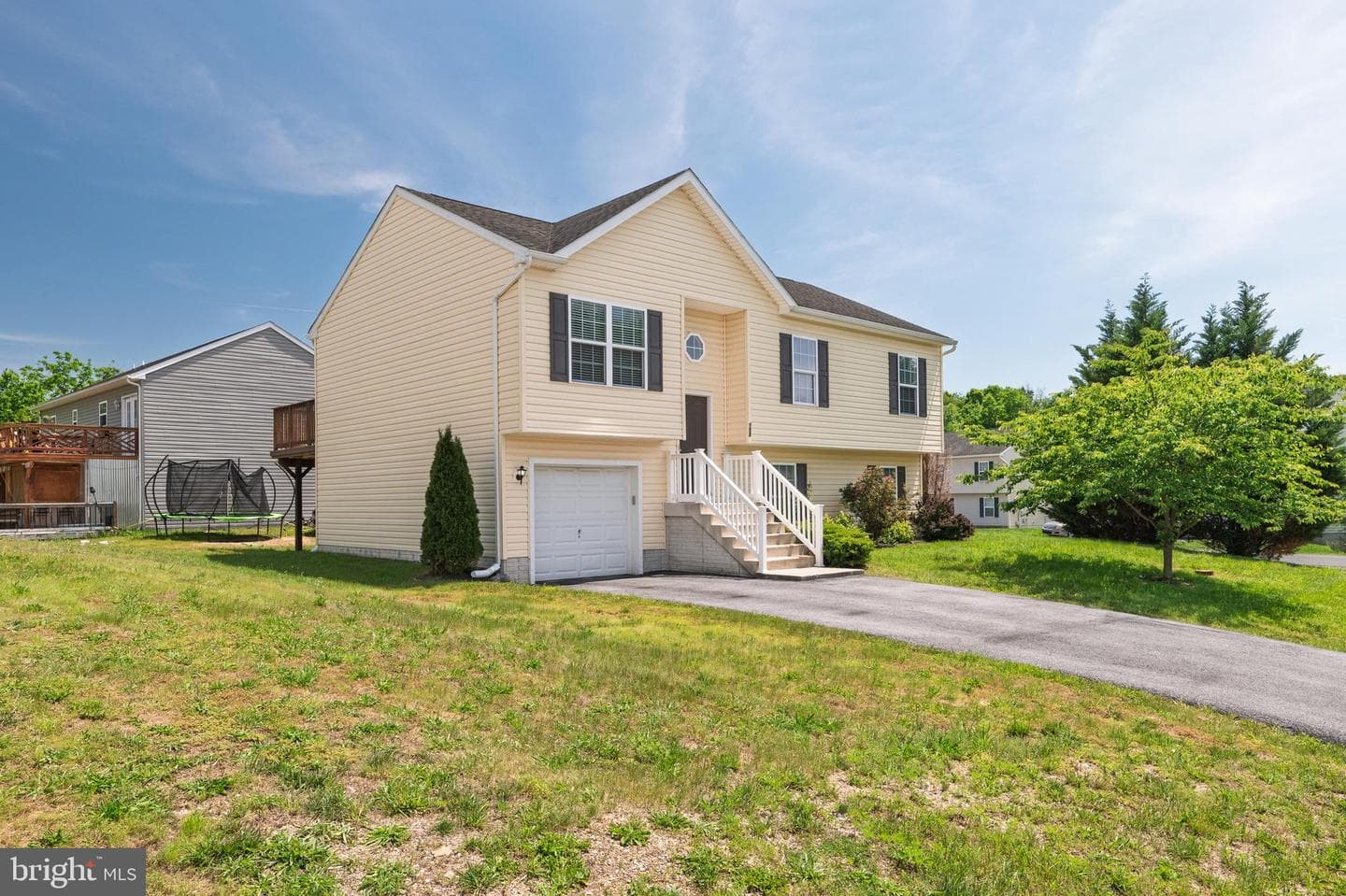 153 Eisenhower Circle photo 2
