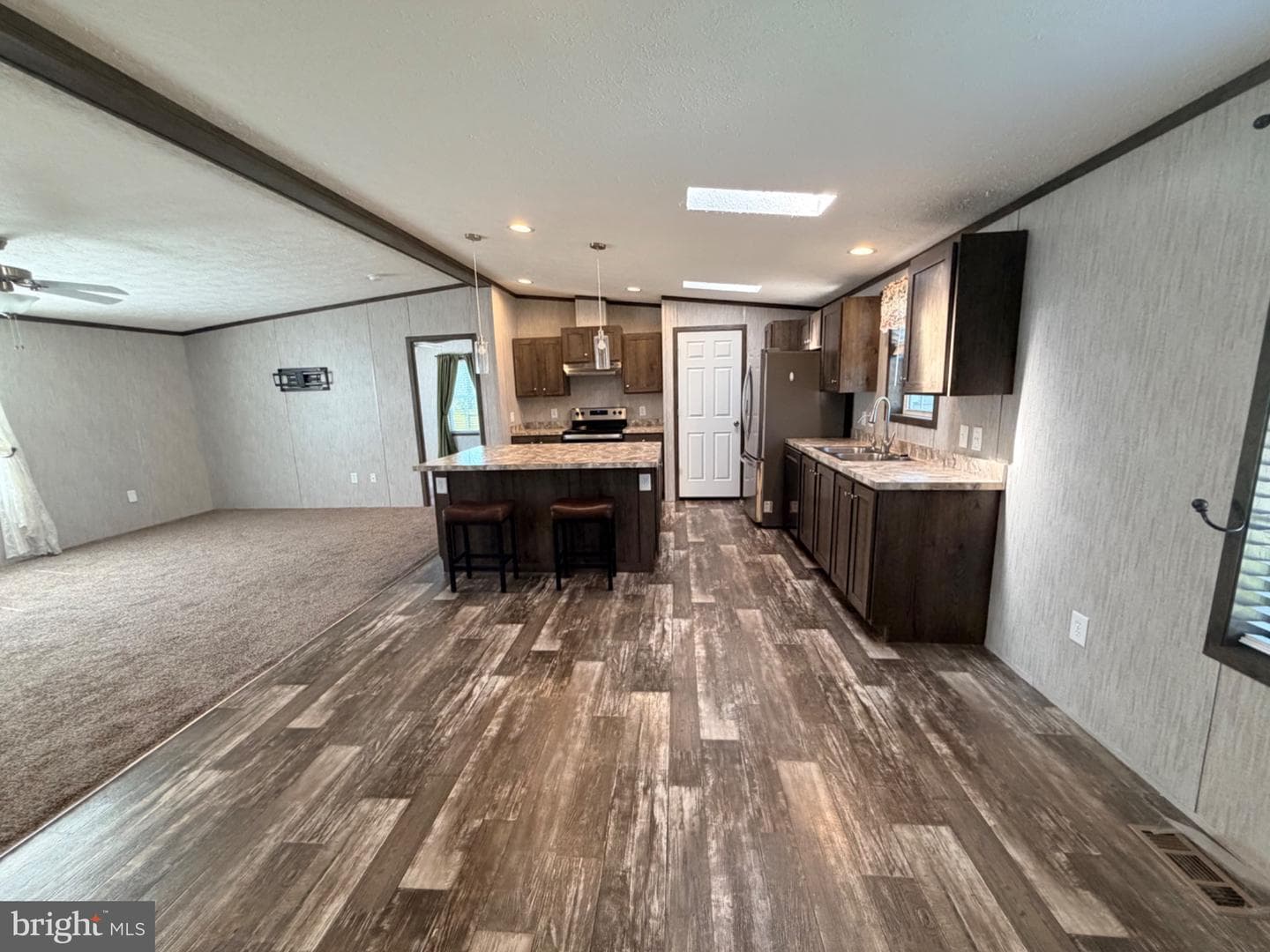 86 Apollo Court photo 5
