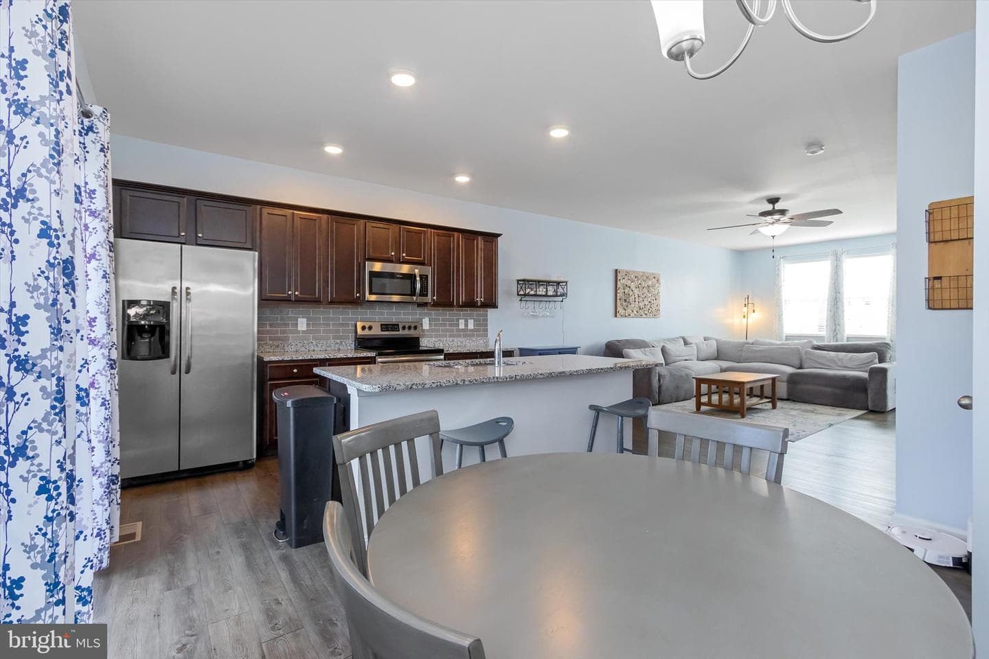 277 Magellan photo 15
