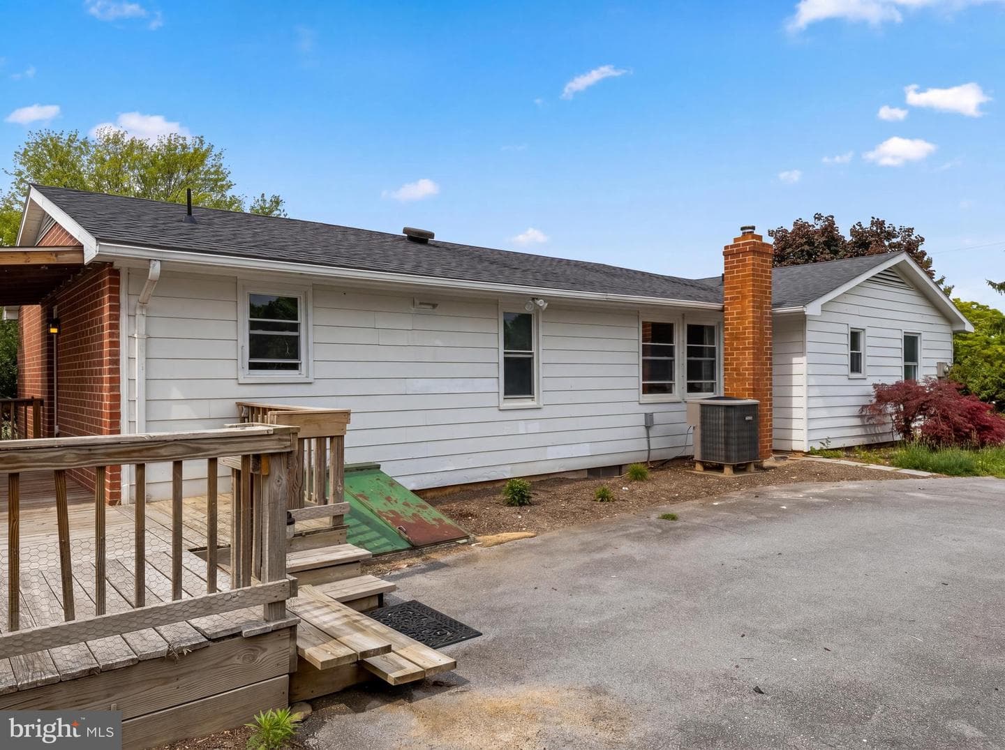 98 Grimes Drive photo 5