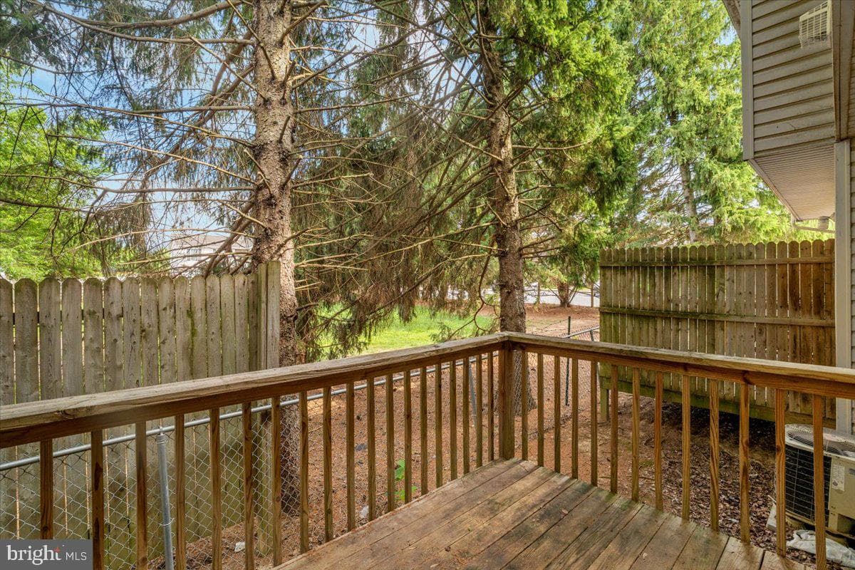 37 Dorothy Court, Inwood