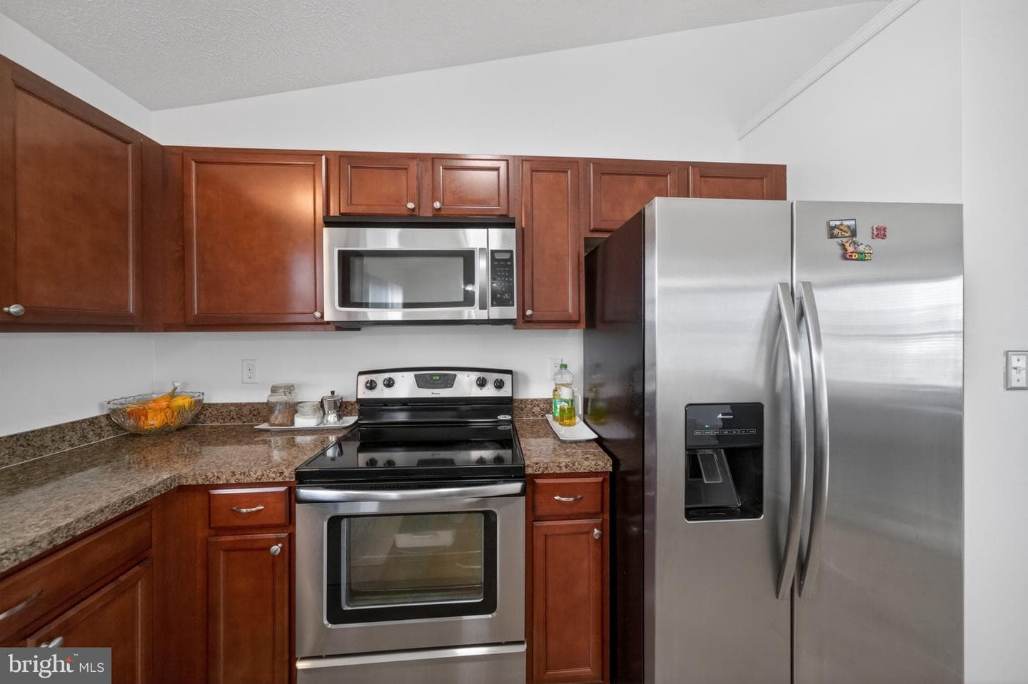 481 Ives Street photo 10