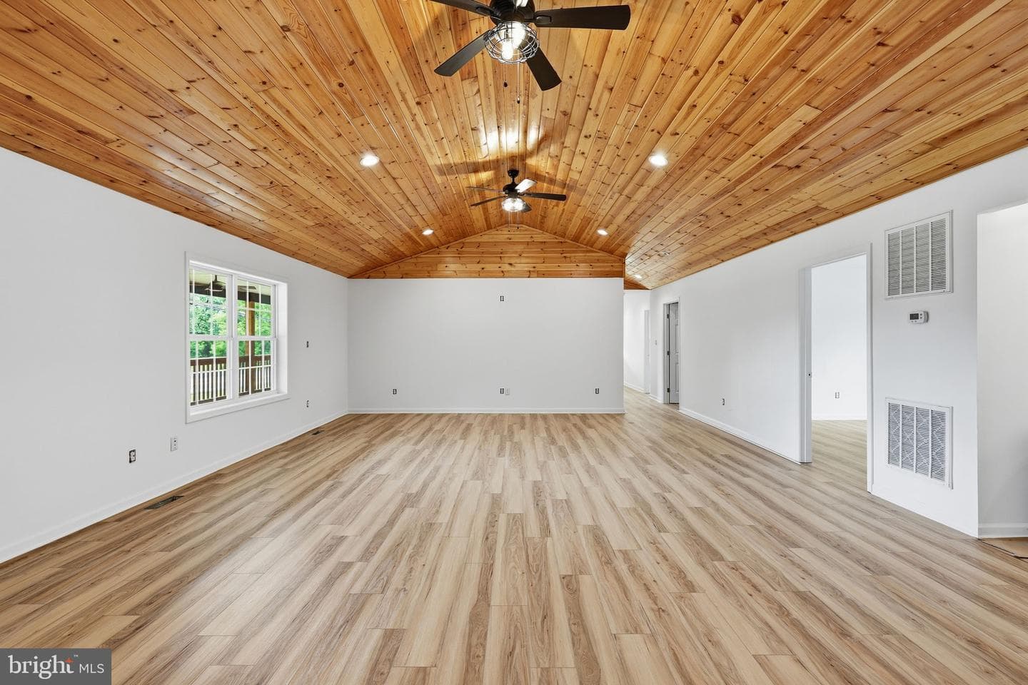 8757 Hedgesville Road photo 15