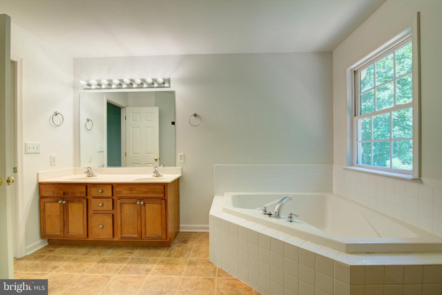 228 Warner Lane photo 31