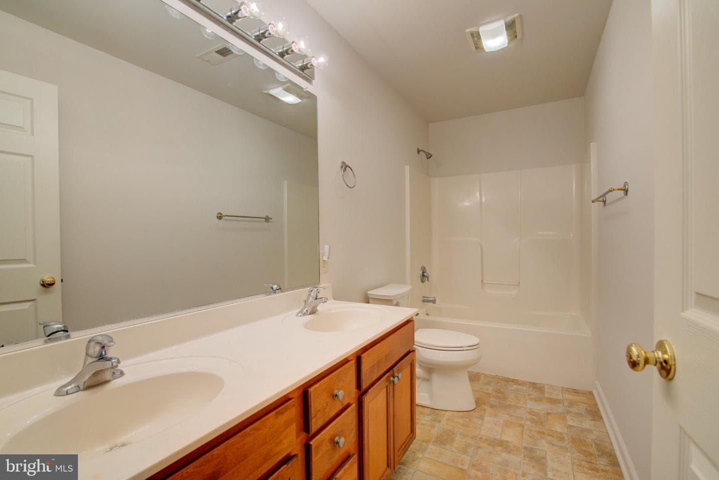 228 Warner Lane photo 34