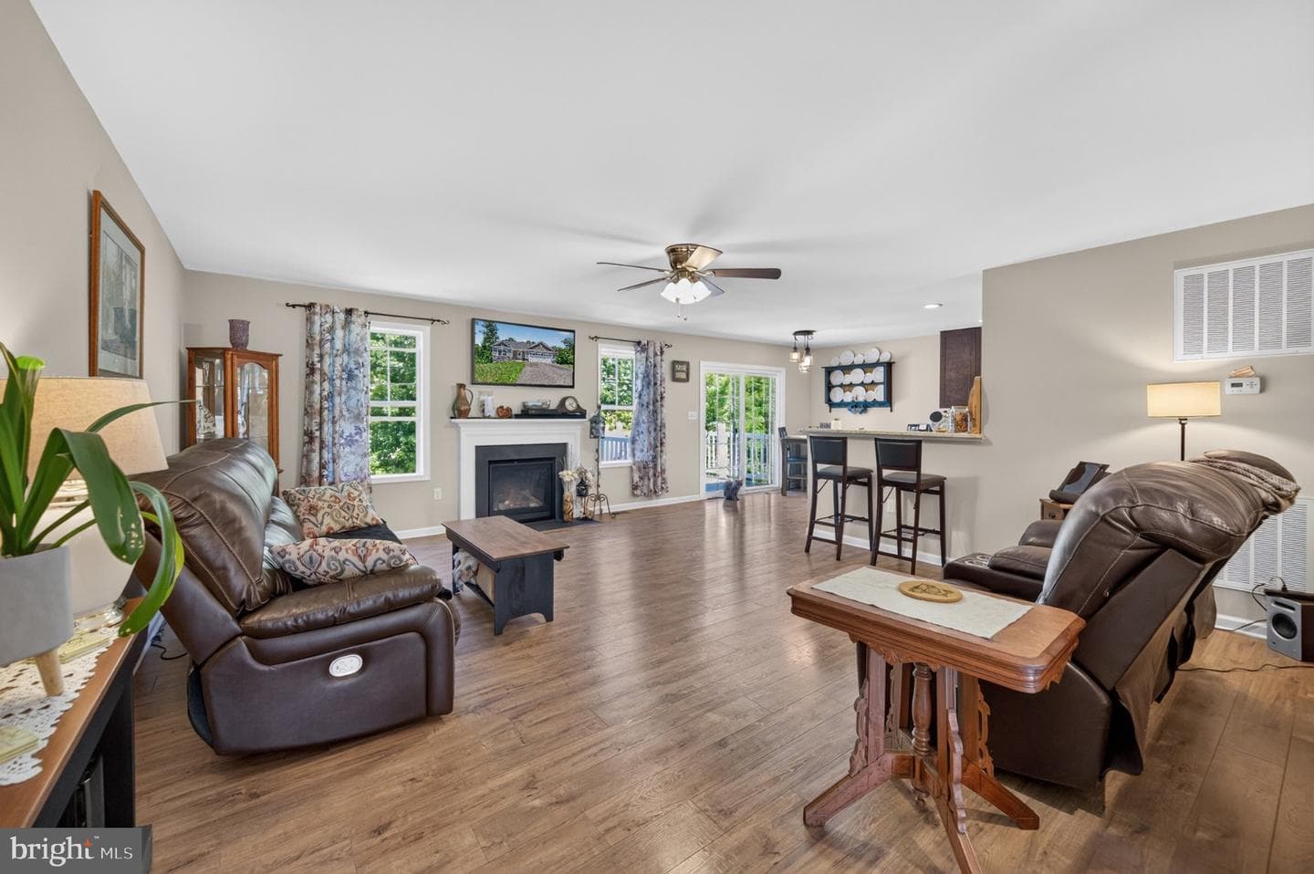 463 Executive Way photo 32