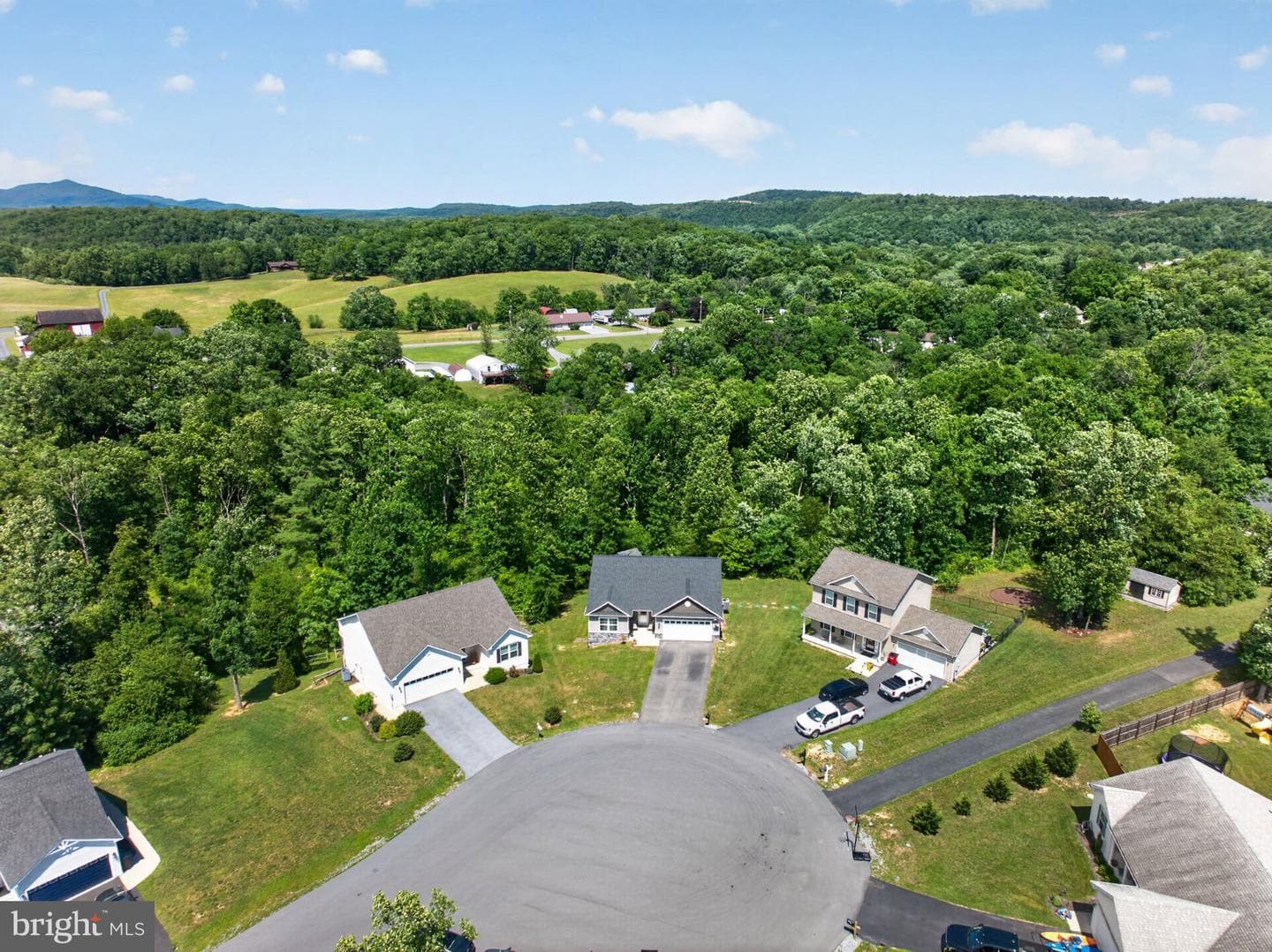 463 Executive Way photo 4