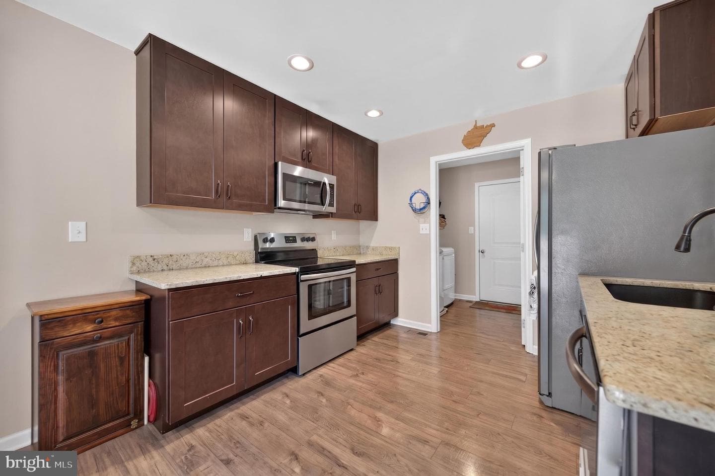 463 Executive Way photo 40
