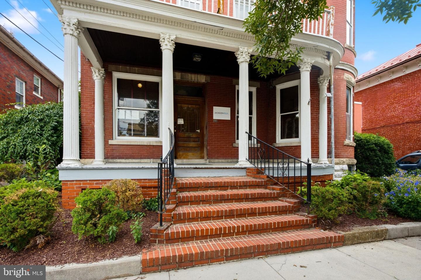 310 W Burke Street photo 4