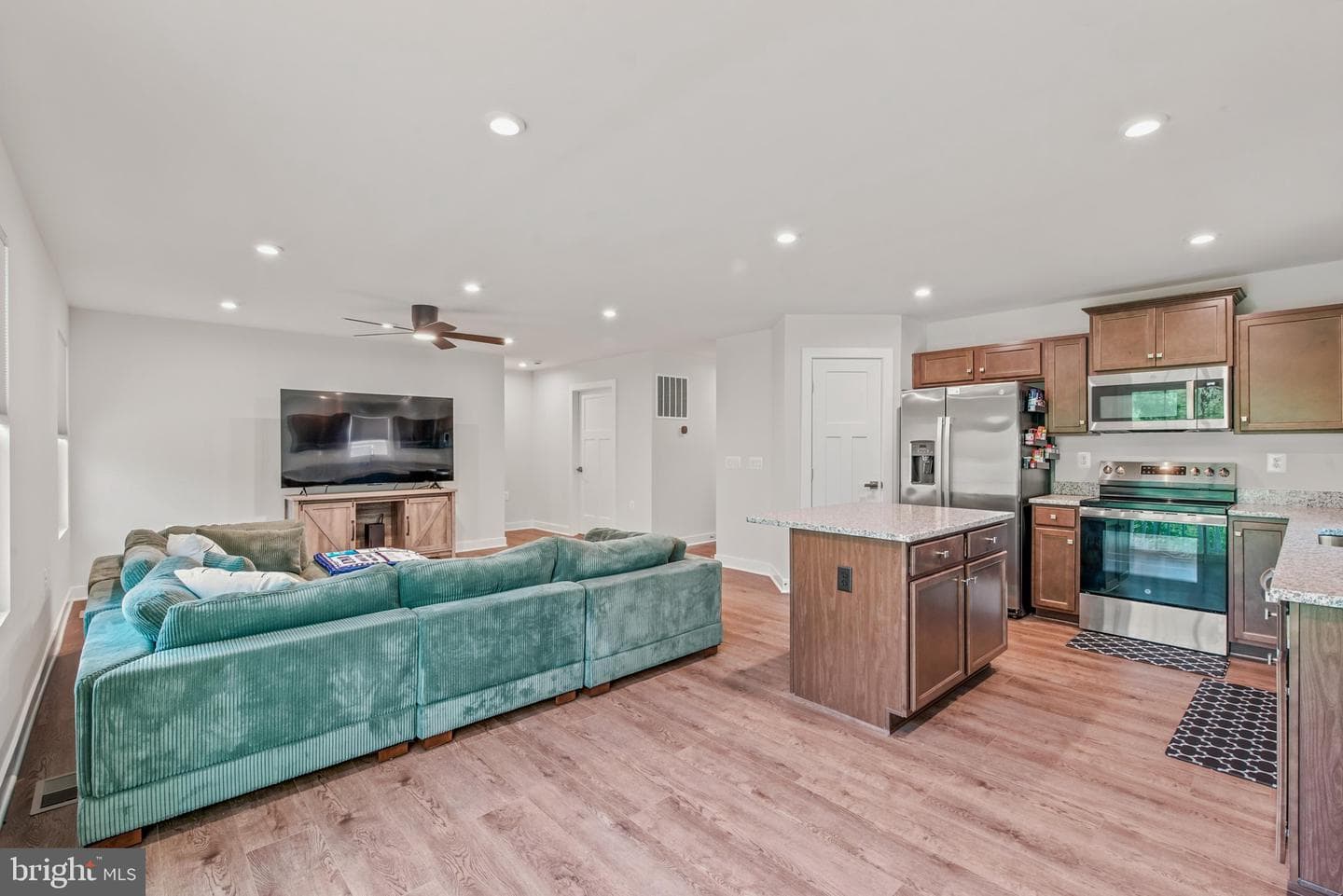 566 Makers Way photo 11