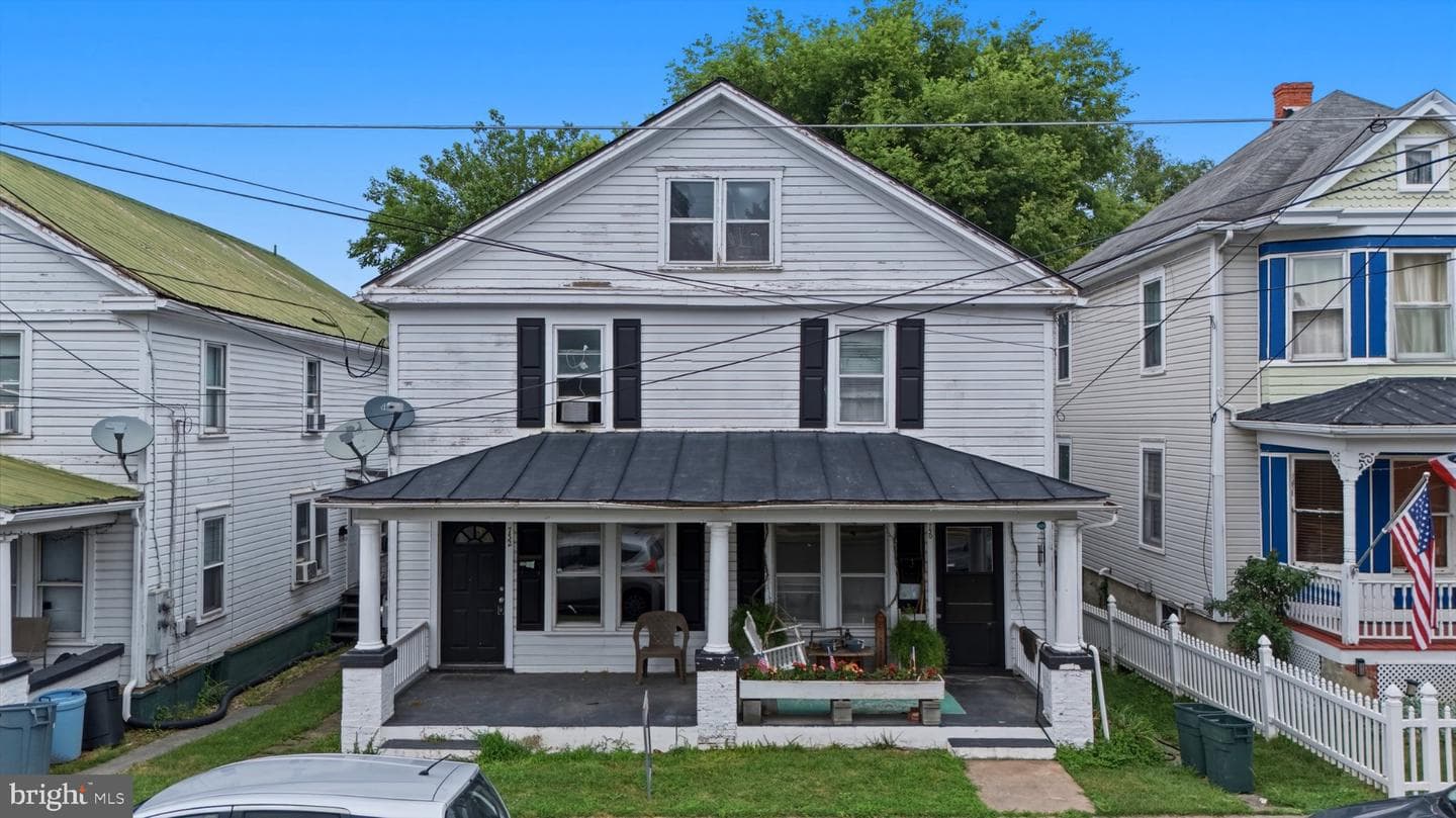 730 W John Street photo 5