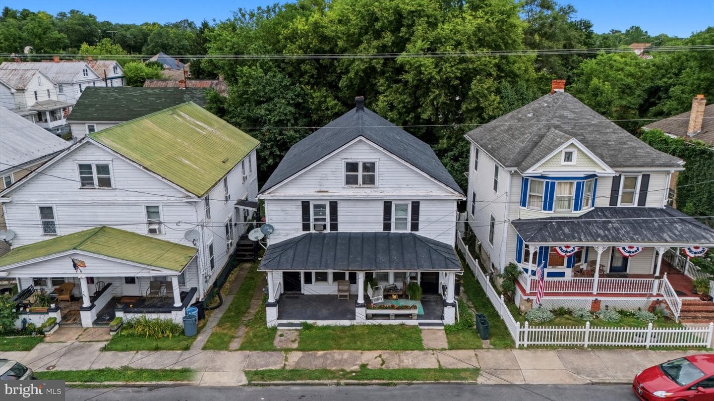 730 W John Street photo 6