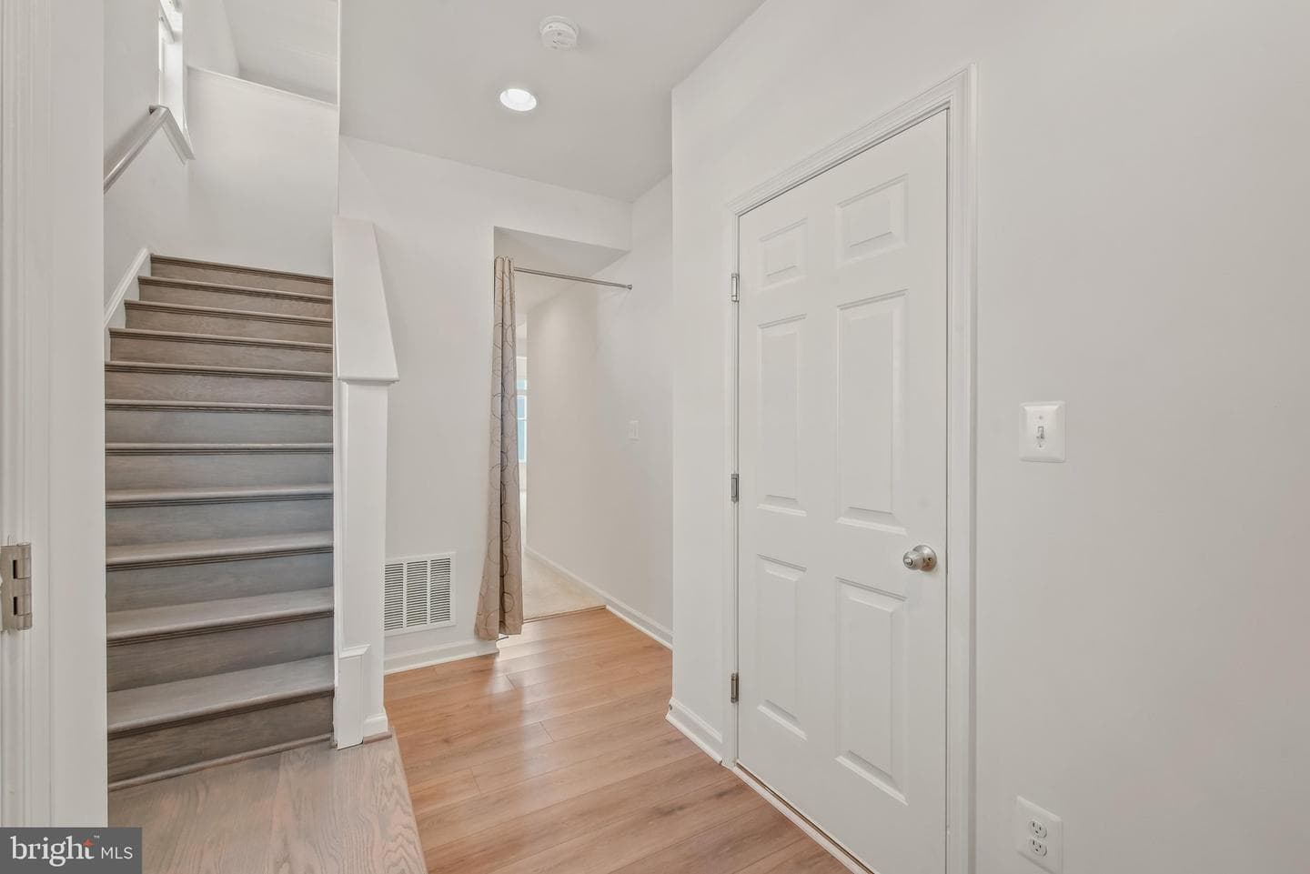 242 Charterhouse Street photo 17