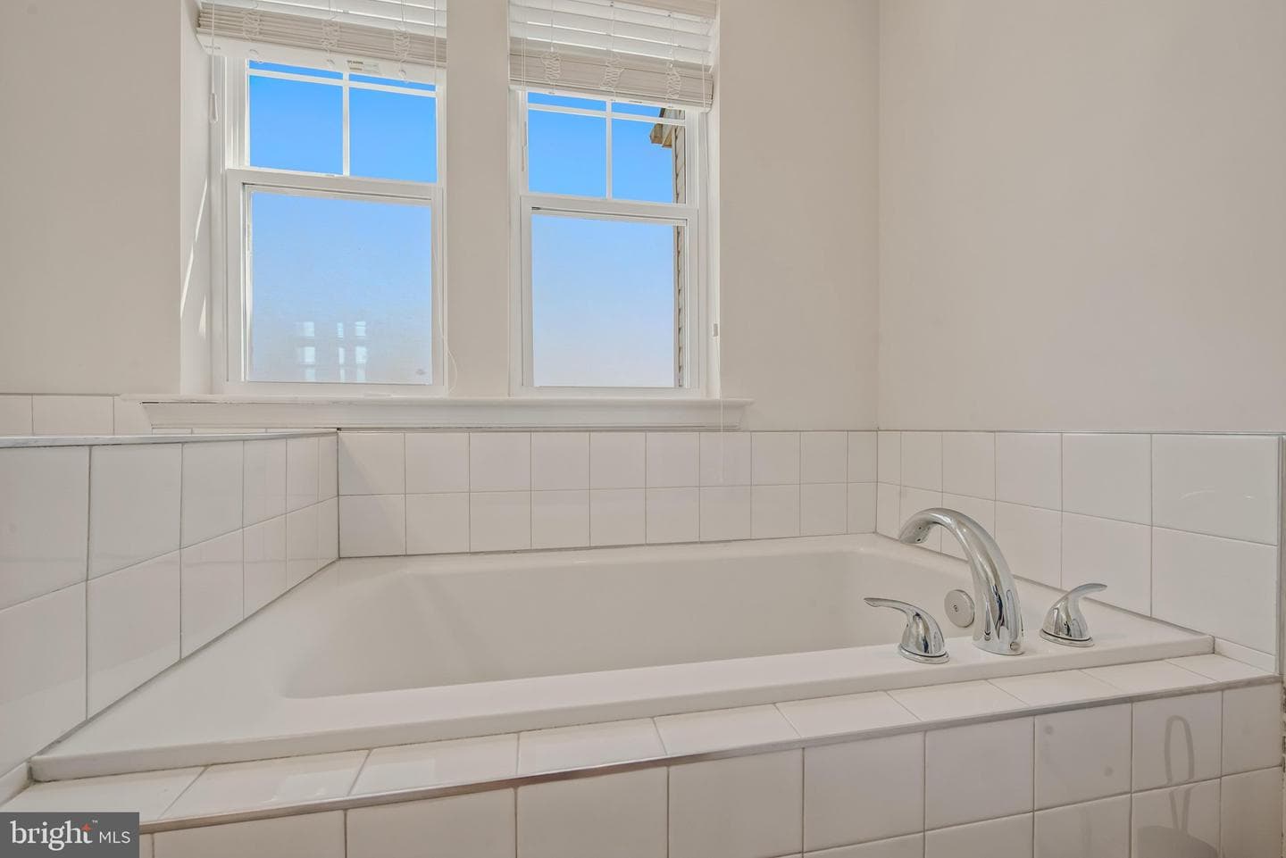 242 Charterhouse Street photo 35