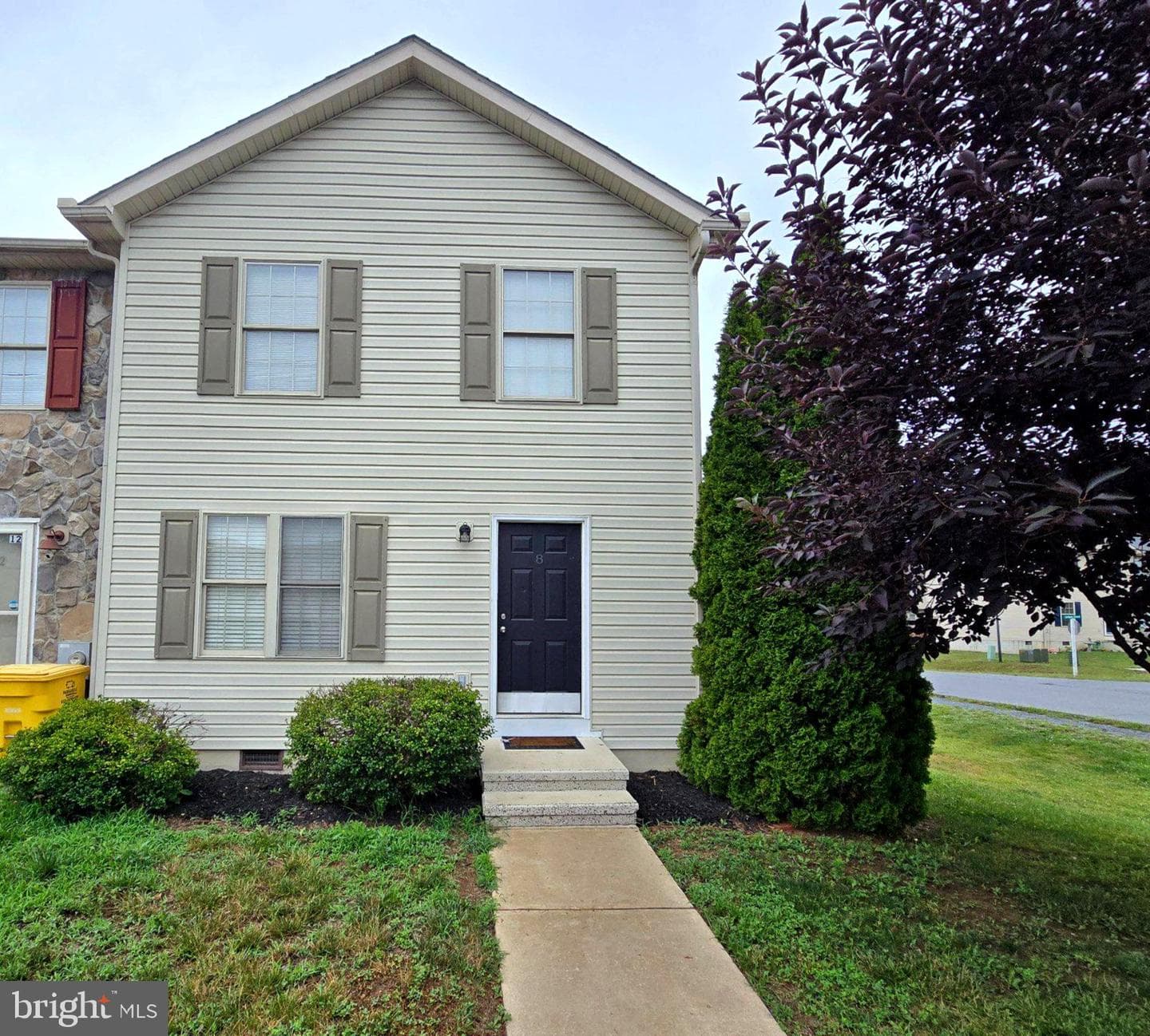 8 Jonathan Court, Inwood