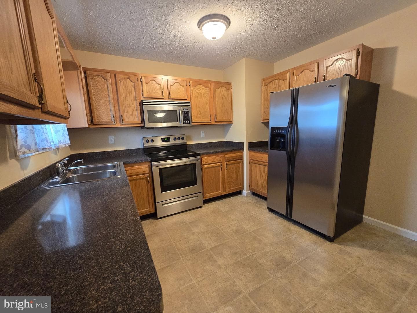 8 Jonathan Court, Inwood