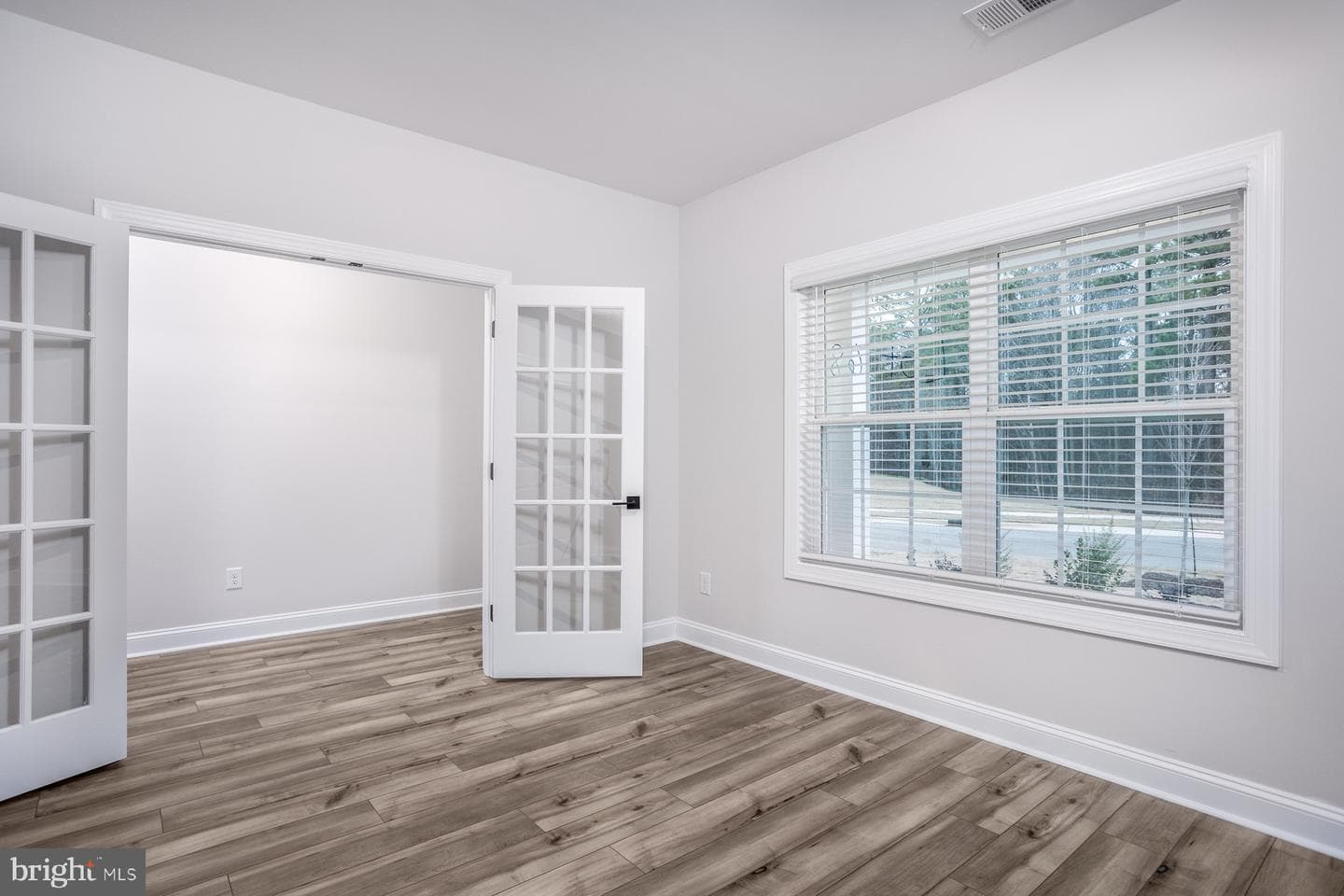 32 Brompton Street, Falling Waters