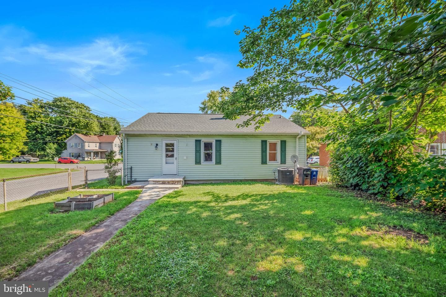 709 Berry Street photo 29
