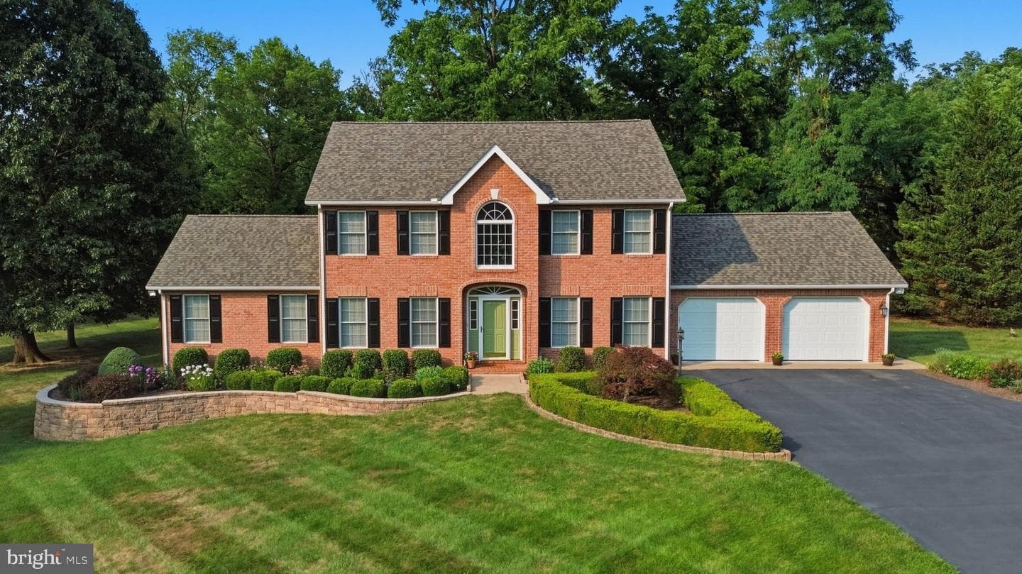 221 Hadley Drive, Falling Waters