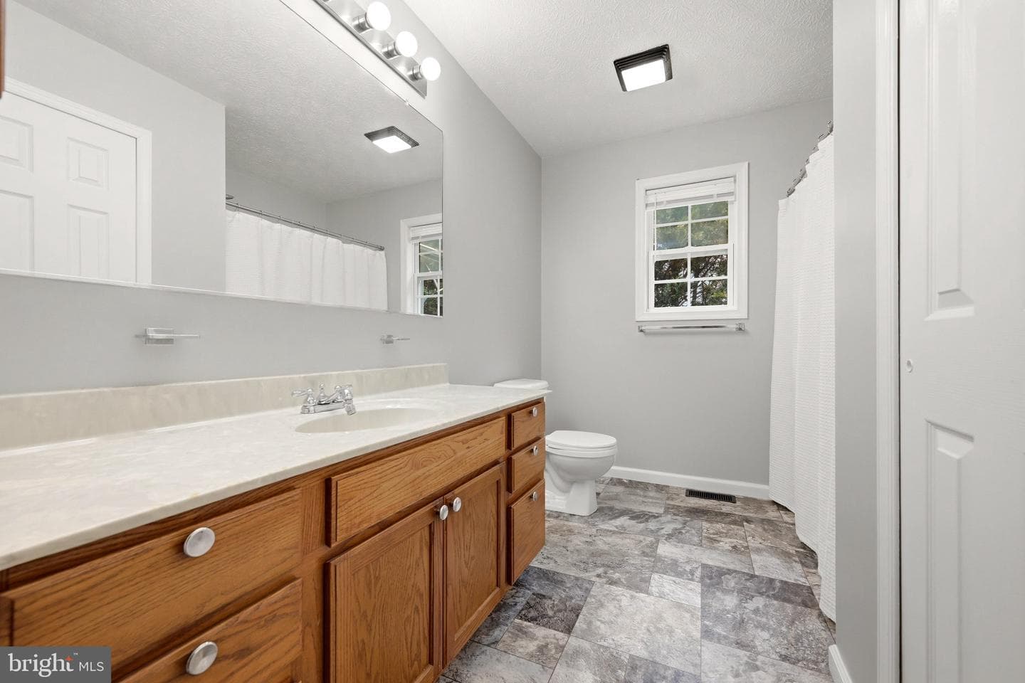 42 Pacific Boulevard photo 13