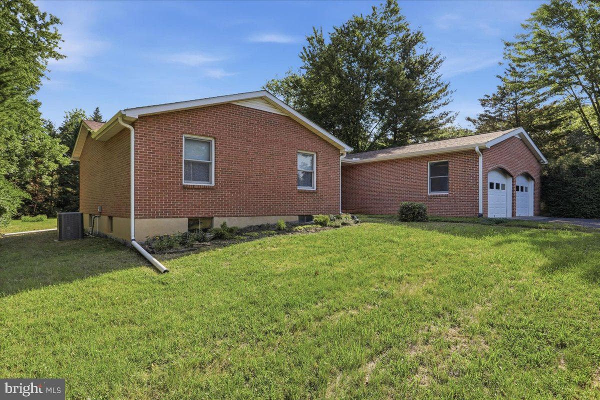 121 Belle Boyd Boulevard photo 3
