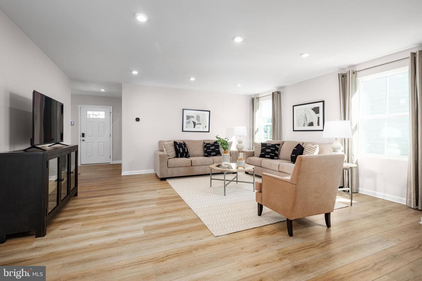 572 Mutual Drive, Inwood