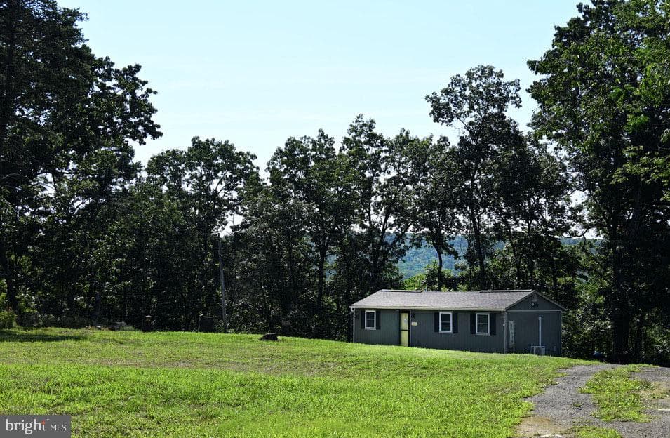502 White Pine Lane, Capon Bridge