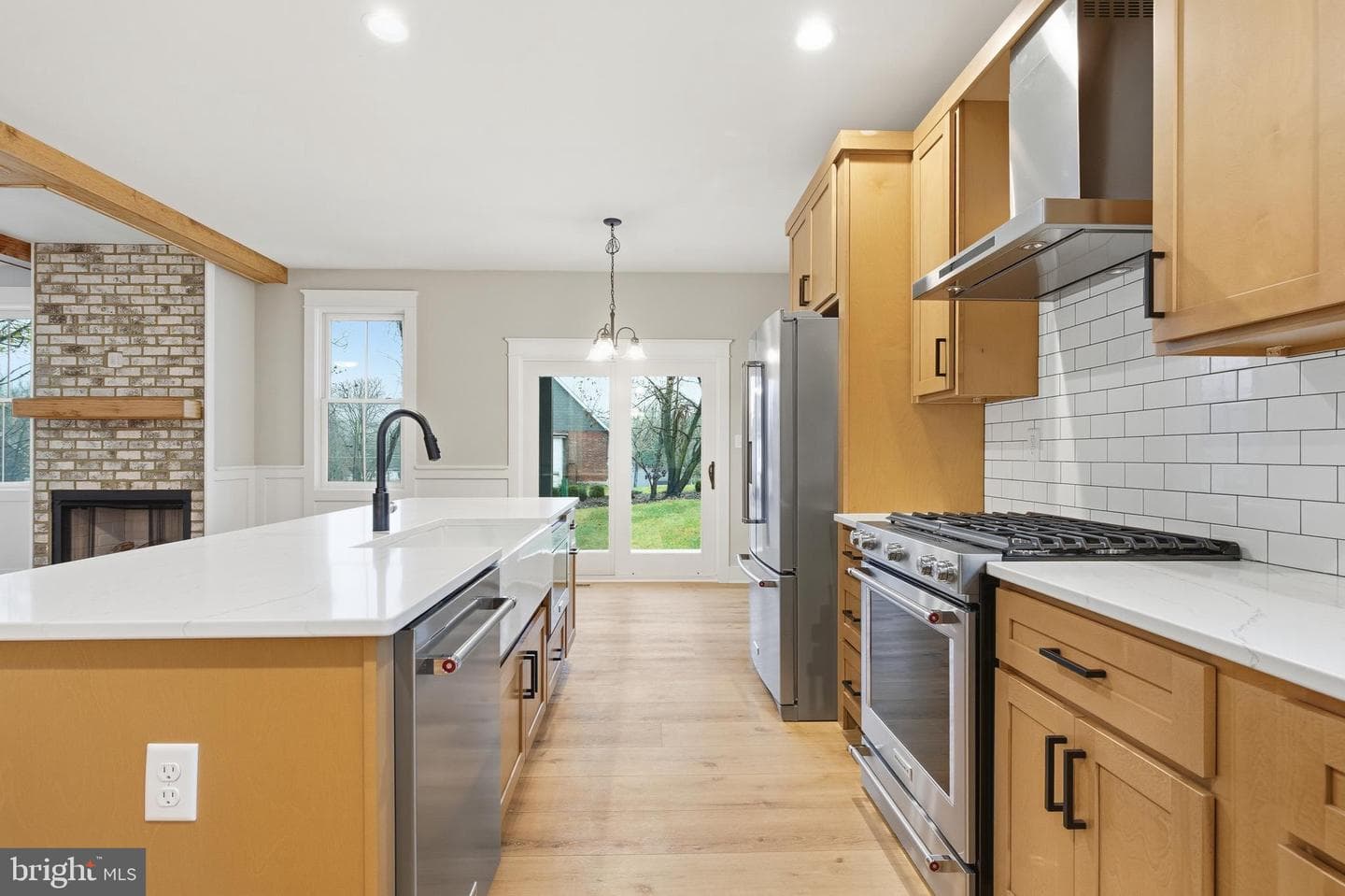 1035 Putnam Street photo 2