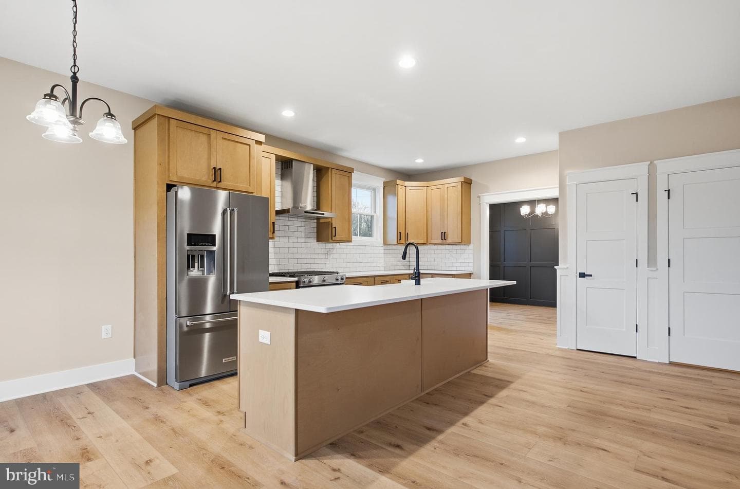 1035 Putnam Street photo 3