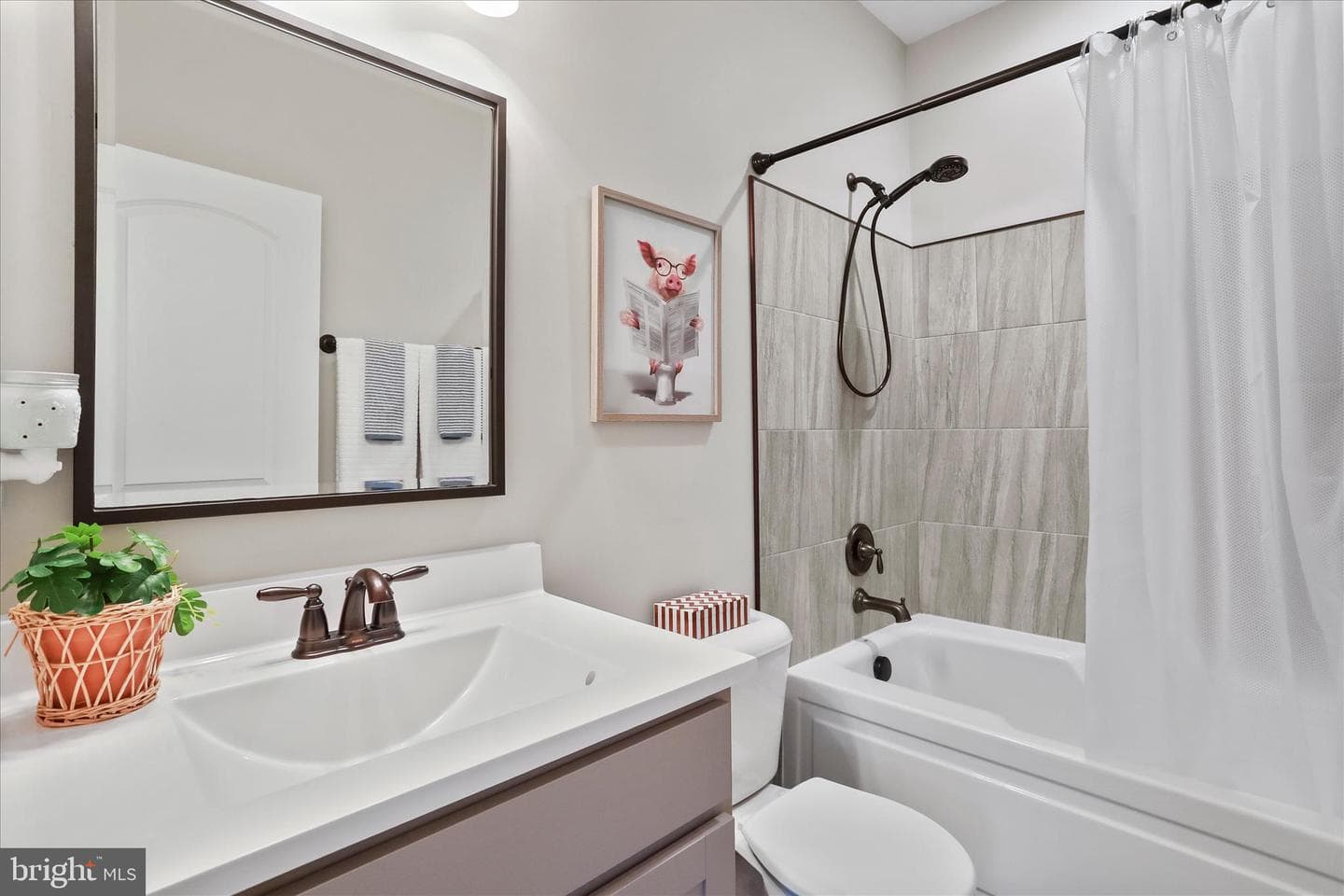 60 Village Circle photo 18