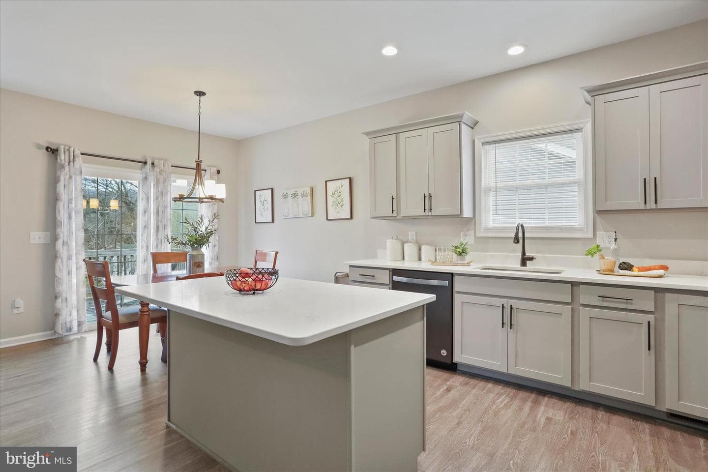 60 Village Circle photo 5