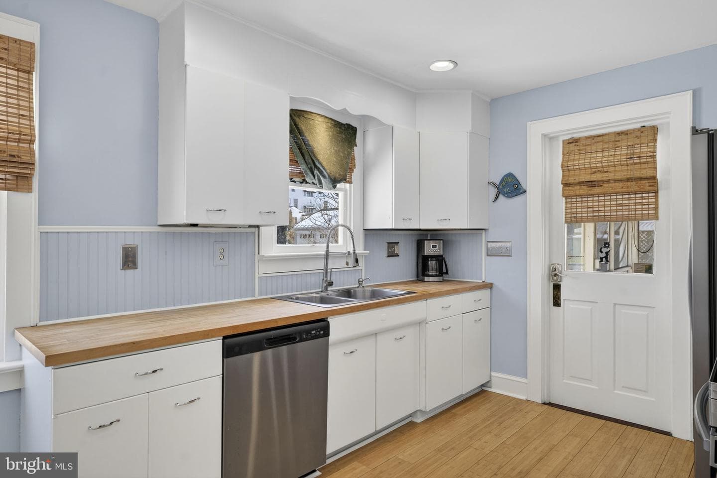 523 S George Street photo 41