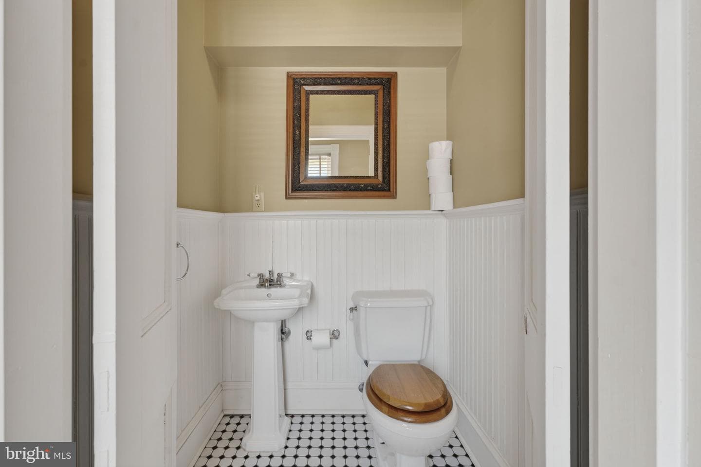523 S George Street photo 72