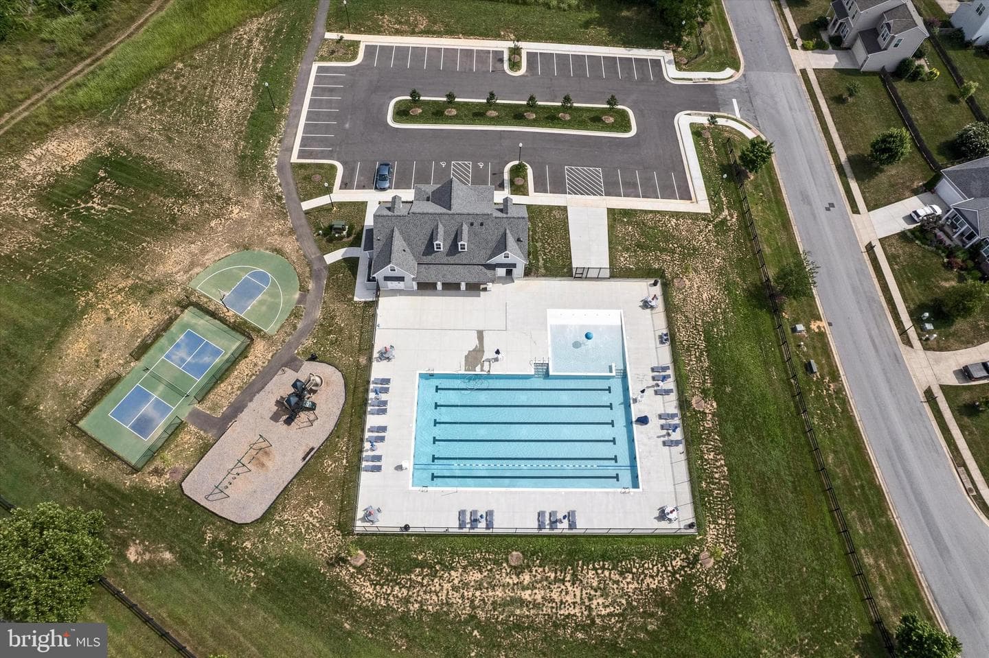 50 Feldberg Drive photo 2